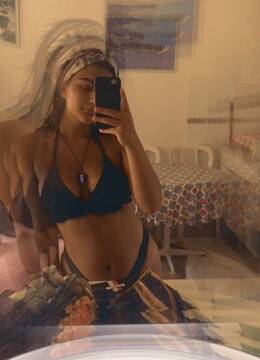 Public Photo of maialinasexyxxx