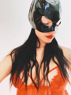 Cat woman biricchina